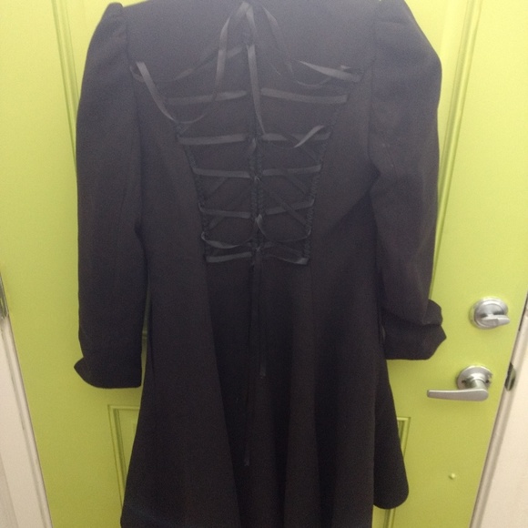 High-low fitted winter coat. - Picture 4 of 6